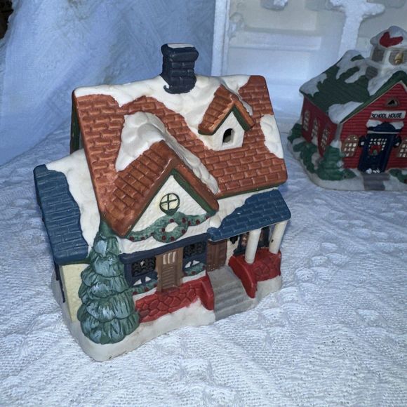 Mervyns 1994 Village Square 5 Piece Miniature House Set Vintage Christmas - Picture 6 of 7